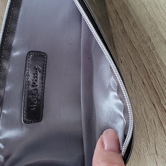 Hello Kitty Zippered Pouch - Picture 3 of 4